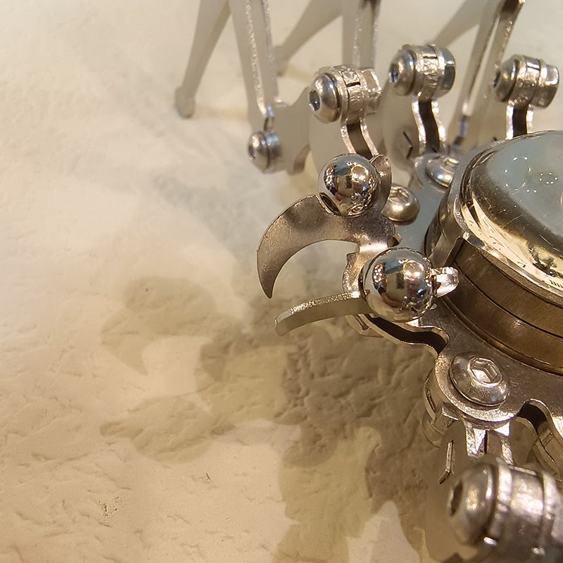 Orologio meccanico statico di precisione in acciaio inossidabile a forma di ragno