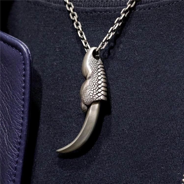 Collana con ciondolo artiglio di lupo retrò Strumenti di difesa EDC