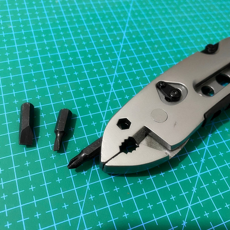 RoadMate Folding Knife Pliers Wrench Screwdriver MultiTool