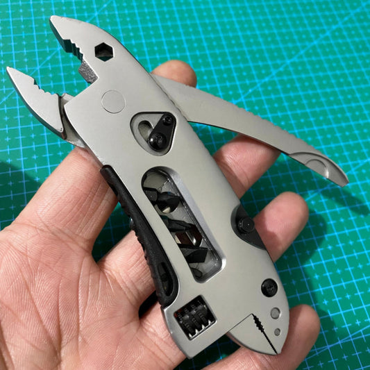 RoadMate Folding Knife Pliers Wrench Screwdriver MultiTool