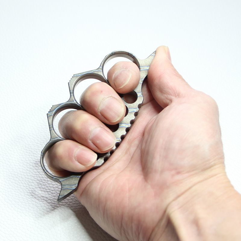 Tirapugni multifunzionale in titanio TC4 Safety-defend EDC