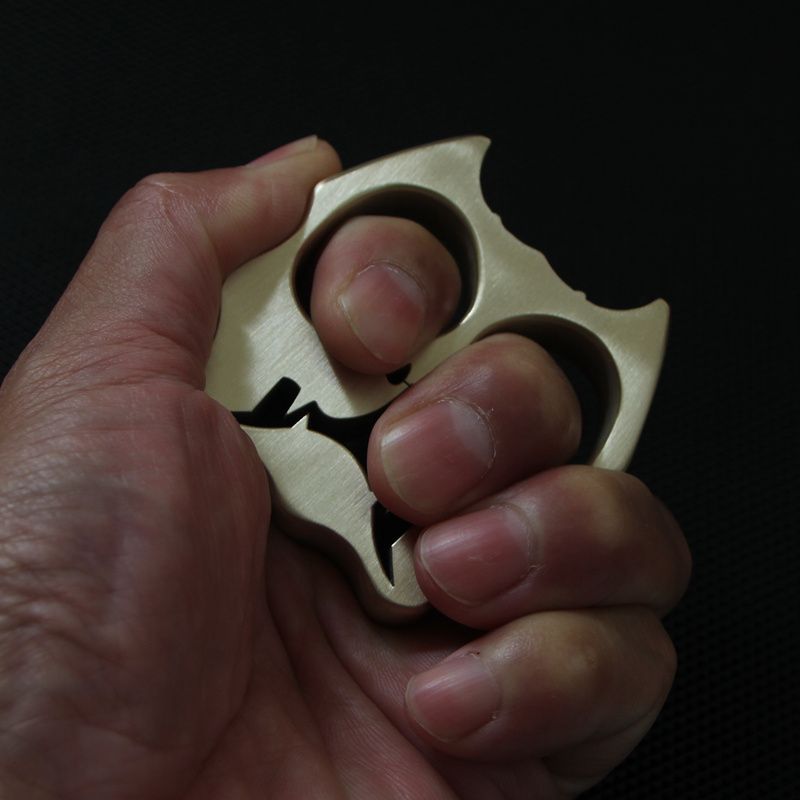 Hound- Exquisite Brass Knuckle Duster Safety-defend EDC