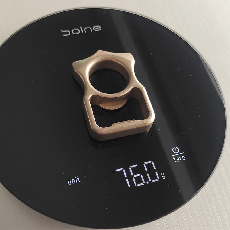 Apribottiglie Bro-A Tirapugni in ottone inciso a CNC e lucidato a mano