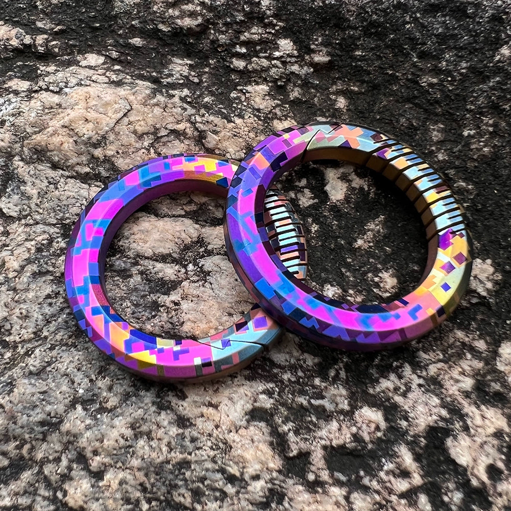 Titanium Alloy Mosaic Pattern Rainbow Color Round Keychain