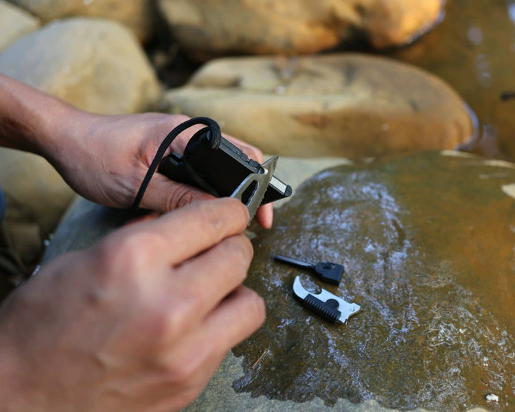 Wilderness Survival Kit Multitool Card EDC