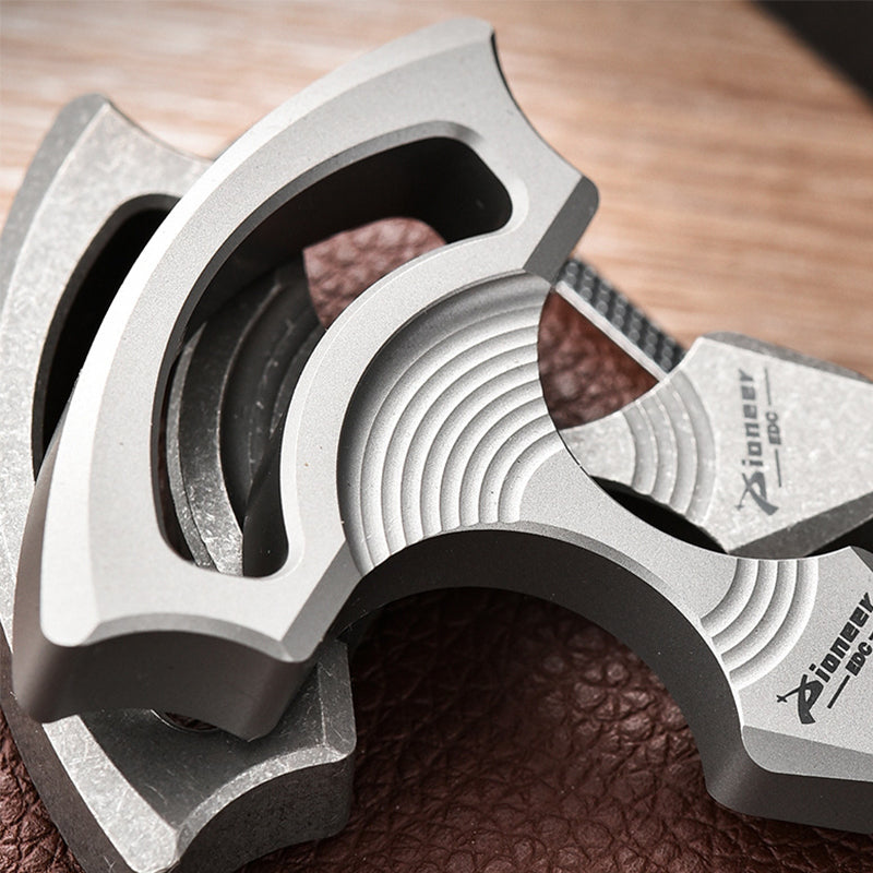 Ciondolo a forma di piede di porco in lega di titanio e acciaio al tungsteno