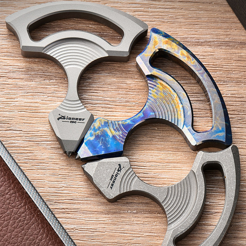 Ciondolo a forma di piede di porco in lega di titanio e acciaio al tungsteno