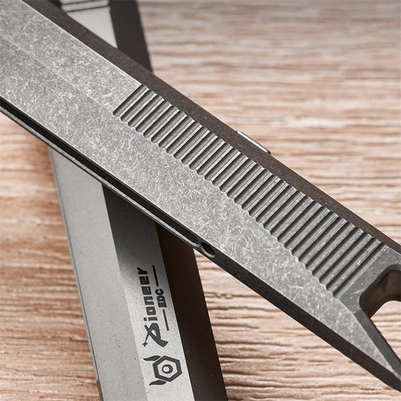 Caneta portátil tática de liga de titânio TC4 com descompressão deslizante