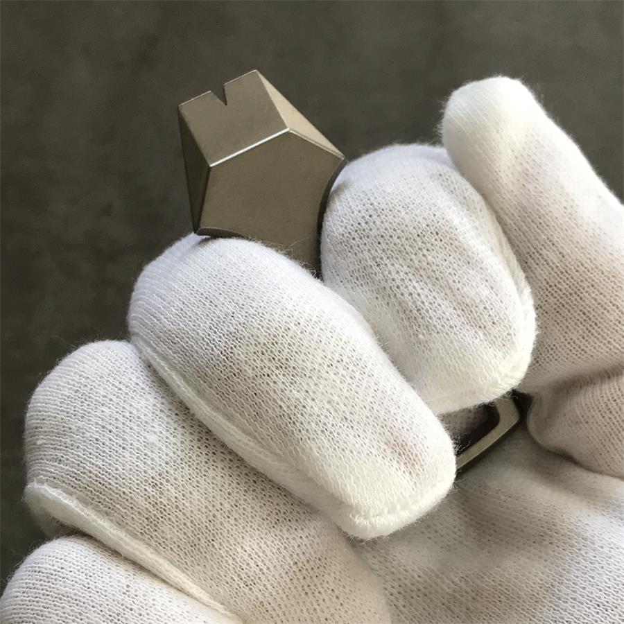Mini Portable Titanium Alloy Crowbar Bottle Opening EDC