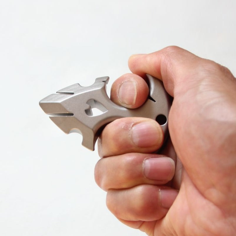 TC4 Titanium Knuckle Duster Collana con ciondolo di sicurezza EDC