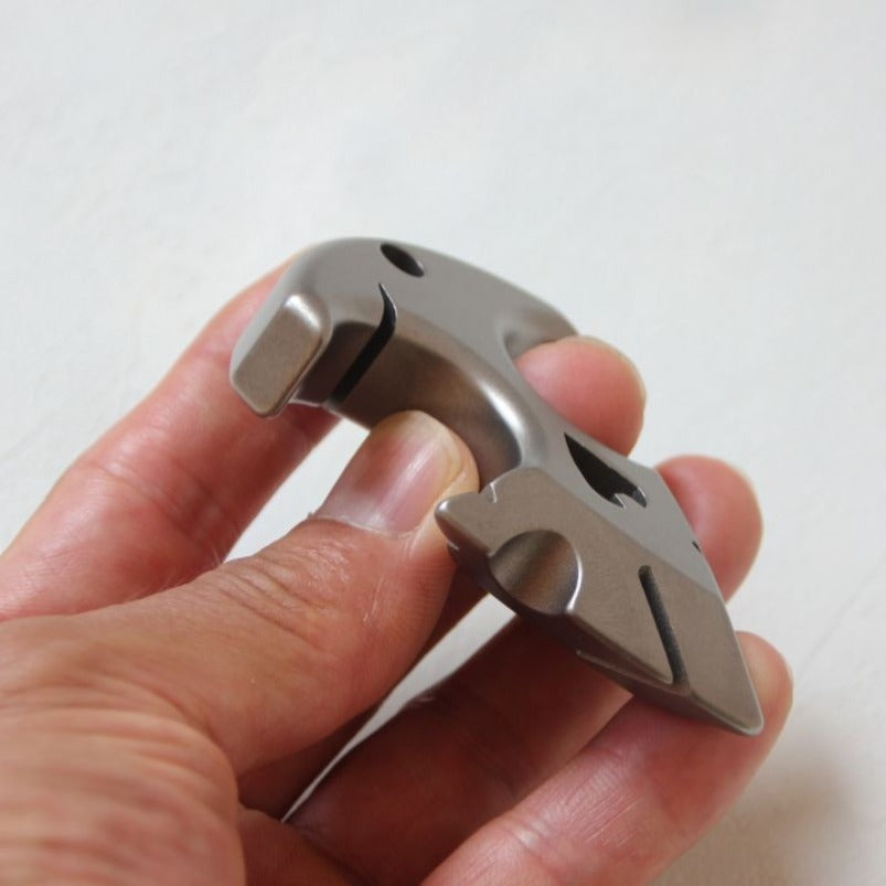 TC4 Titanium Knuckle Duster Collana con ciondolo di sicurezza EDC