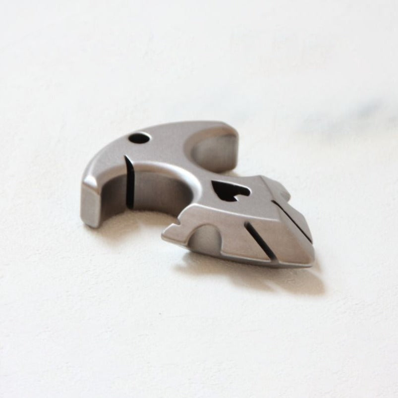 TC4 Titanium Knuckle Duster Collana con ciondolo di sicurezza EDC